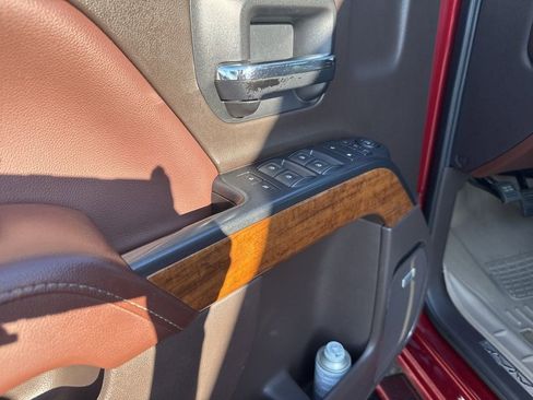 Used 2018 Chevrolet Silverado 1500 High Country image 3