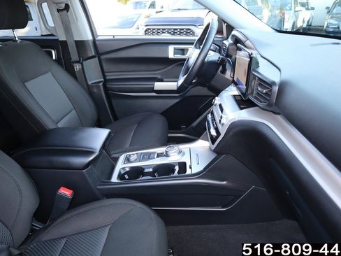 Used 2024 Ford Explorer XLT image 23