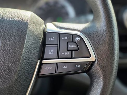 Used 2023 Toyota Highlander L image 29