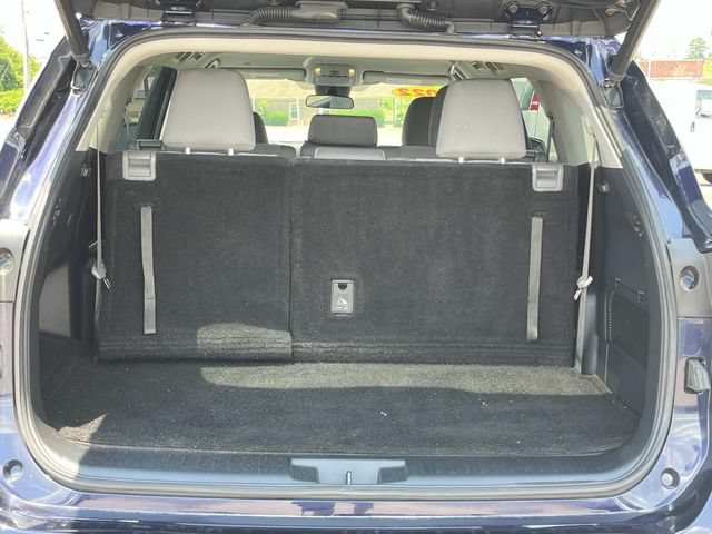 Used 2022 Toyota Highlander LE AWD/4WD image 6