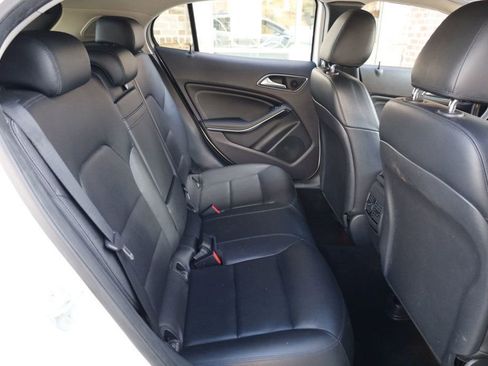 Used 2015 Mercedes-Benz GLA 250 4MATIC image 11