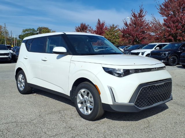 Certified 2025 Kia Soul LX w/ LX Technology Package FWD image 8
