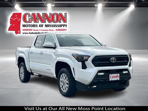 Used 2024 Toyota Tacoma SR5 AWD/4WD image 8