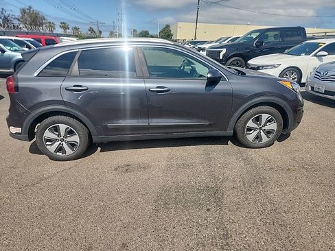 Used 2019 Kia Niro LX FWD image 16