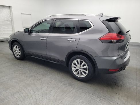 Used 2017 Nissan Rogue SV image 3