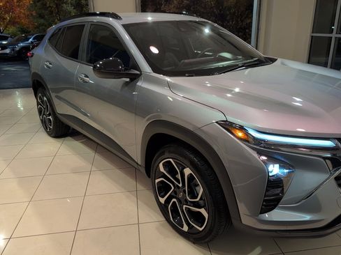 Used 2025 Chevrolet Trax RS w/ Driver Confidence Package image 7