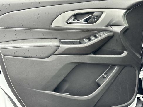 Used 2023 Chevrolet Traverse LT image 16