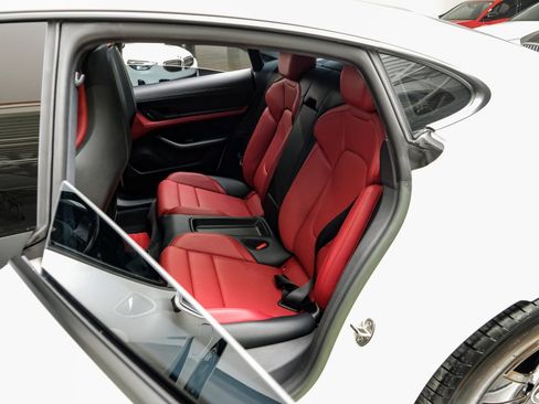 Used 2023 Porsche Taycan image 39