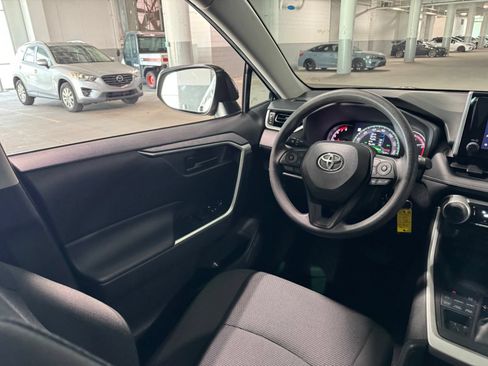Used 2024 Toyota RAV4 LE AWD/4WD image 36