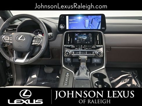 Used 2023 Lexus LX 600 4WD w/ Accessory Package (Z1) image 15