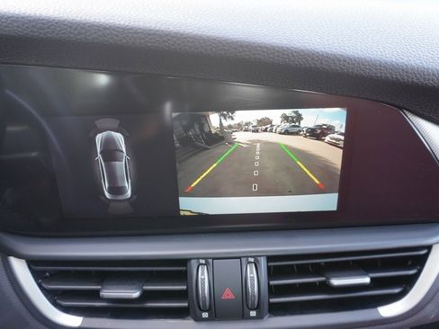 Used 2022 Alfa Romeo Giulia Veloce image 13