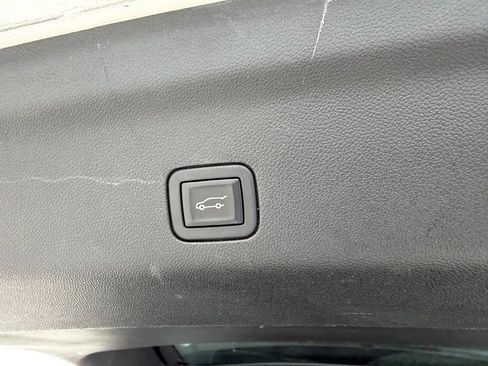 Used 2023 GMC Yukon XL Denali AWD/4WD image 6