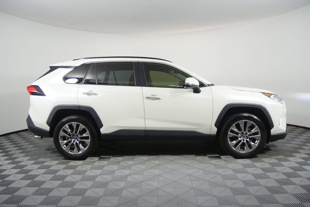 Used 2019 Toyota RAV4 Limited w/ Cold Weather Package FWD image 3