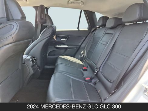 Used 2024 Mercedes-Benz GLC 300 4MATIC image 16