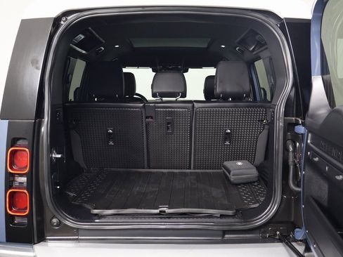 Used 2023 Land Rover Defender 110 SE AWD/4WD image 14