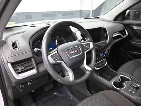 Used 2023 GMC Terrain SLE w/ Driver Convenience Package image 9