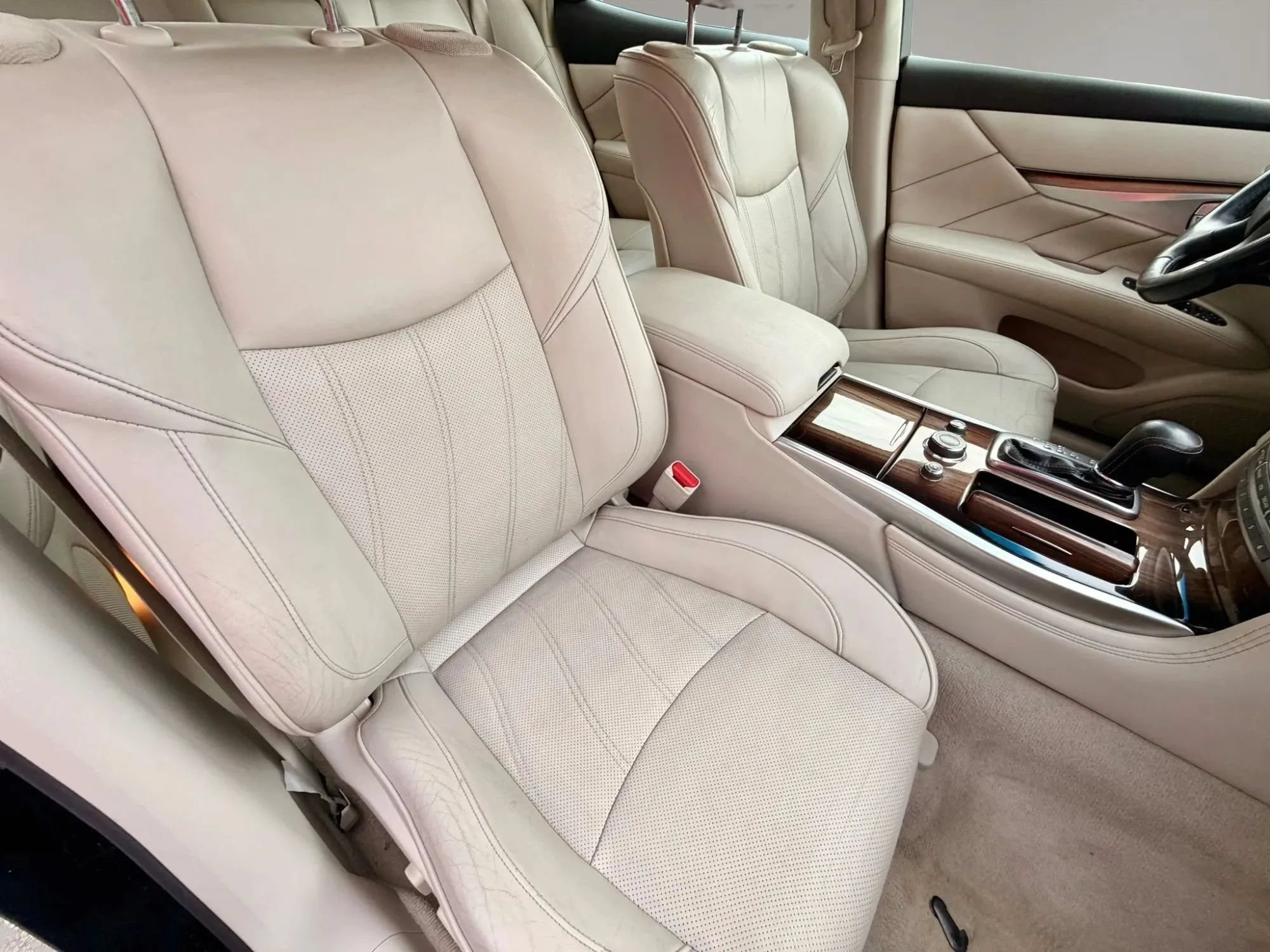 Used 2015 INFINITI Q70 3.7 w/ Deluxe Touring Package AWD/4WD image 10