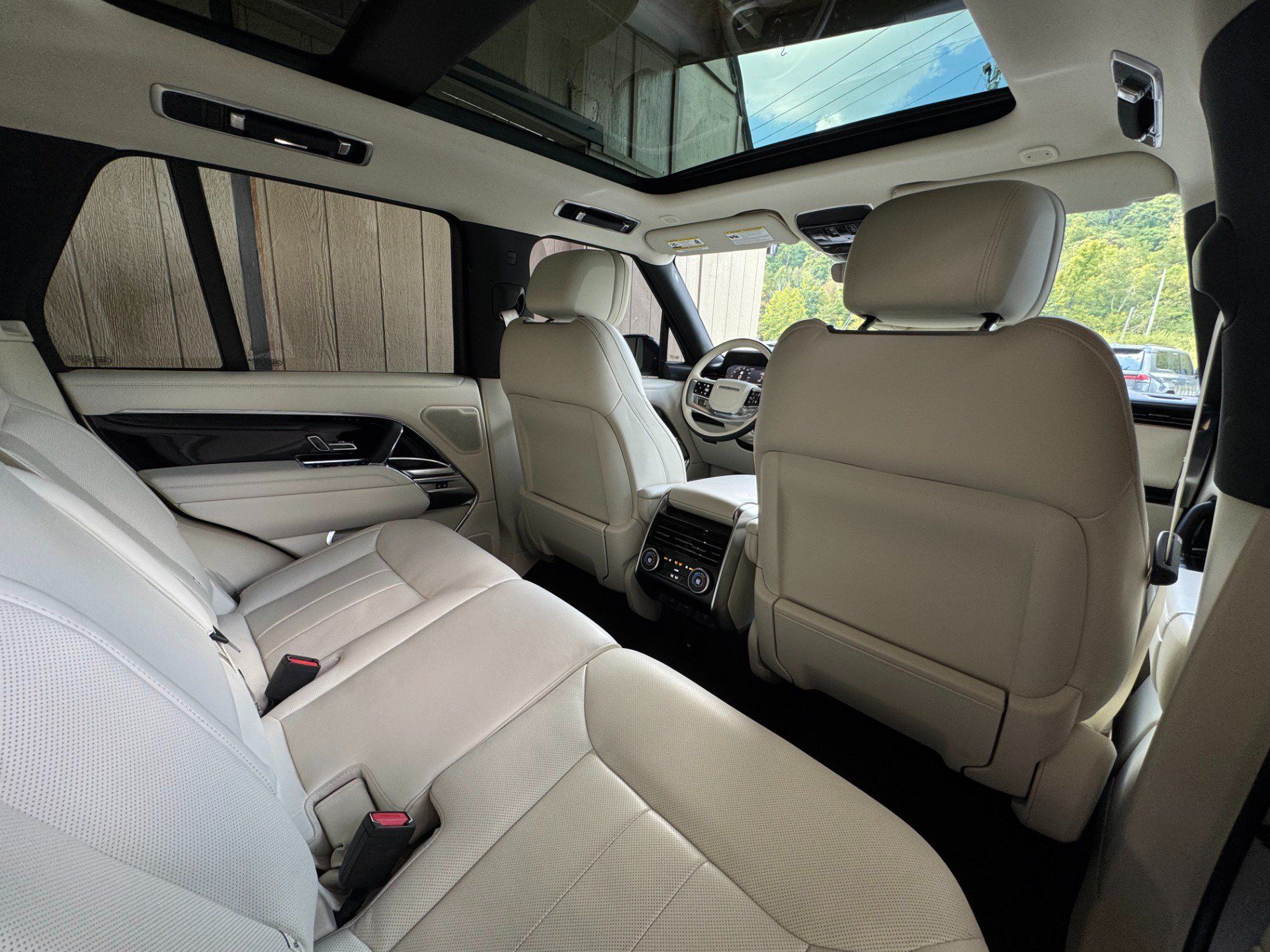 Used 2025 Land Rover Range Rover SE AWD/4WD image 30