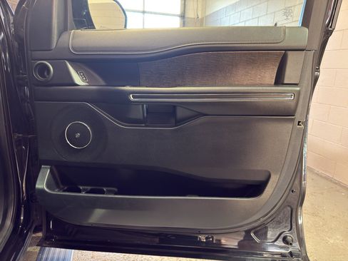 Used 2020 Ford Expedition Limited RWD image 21
