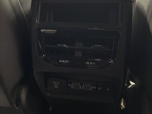 Used 2025 Jeep Grand Cherokee Limited image 25