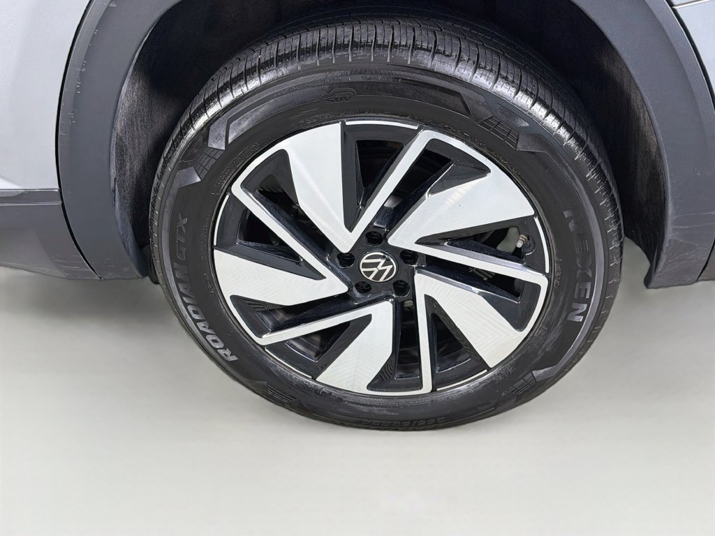 Used 2025 Volkswagen Atlas SE FWD image 32