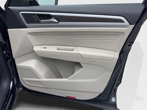 Used 2023 Volkswagen Atlas SE w/ Panoramic Sunroof Package image 51