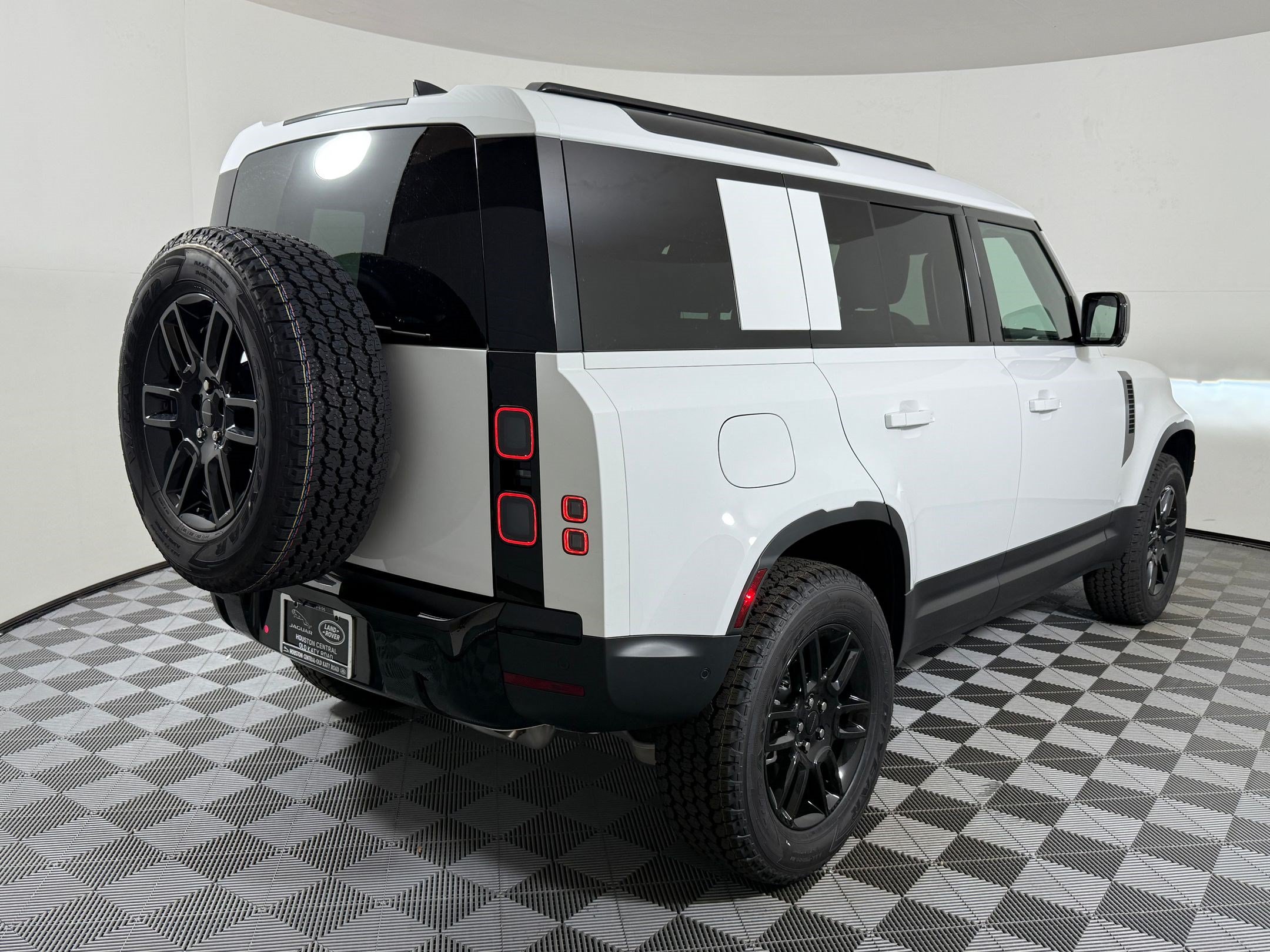 New 2026 Land Rover Defender 110 S AWD/4WD image 9
