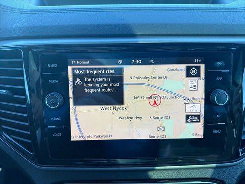 Used 2020 Volkswagen Atlas Cross Sport SEL image 28