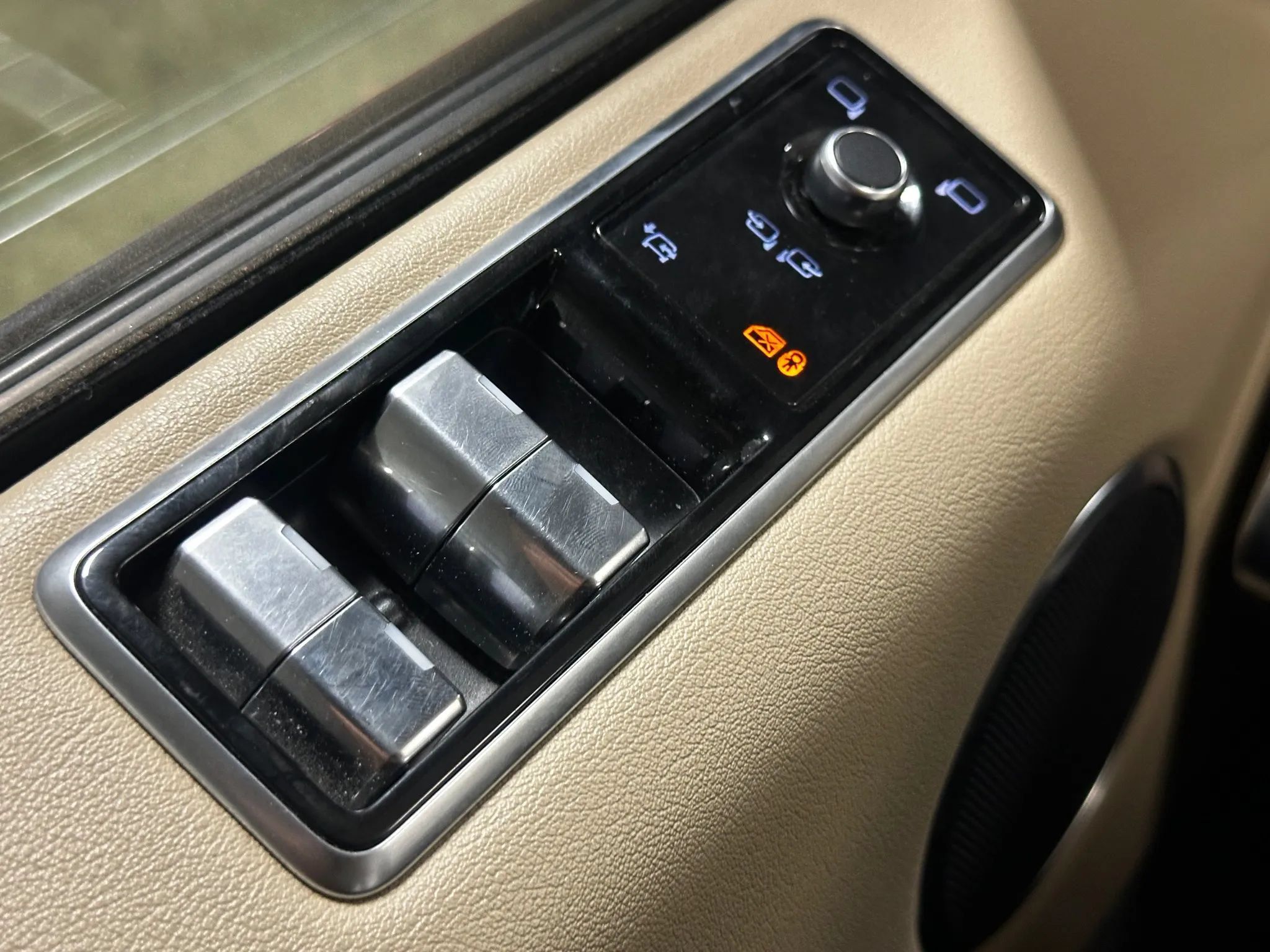 Used 2019 Land Rover Range Rover Sport HSE AWD/4WD image 28