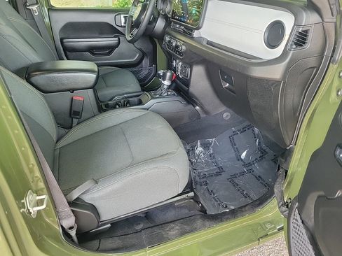 Used 2024 Jeep Wrangler Sport S image 38