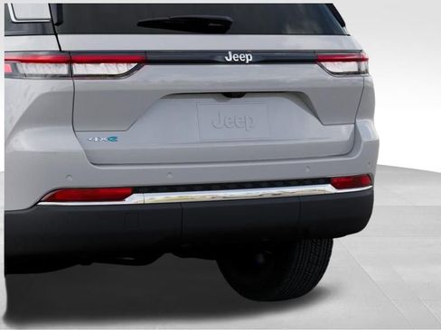 New 2025 Jeep Grand Cherokee Limited 4xe AWD/4WD image 13