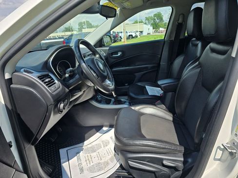 Used 2018 Jeep Compass Latitude w/ Cold Weather Group AWD/4WD image 8