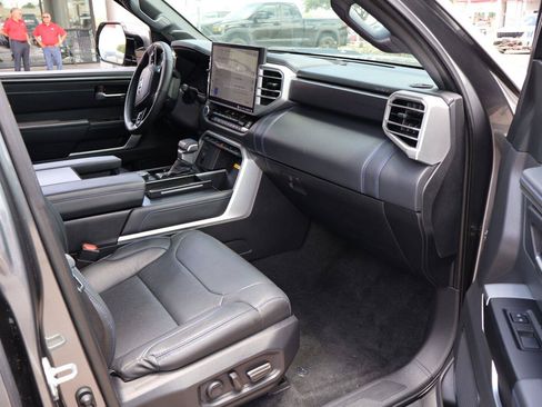 Used 2024 Toyota Tundra Platinum AWD/4WD image 17