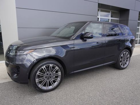 New 2025 Land Rover Range Rover Sport SE image 3