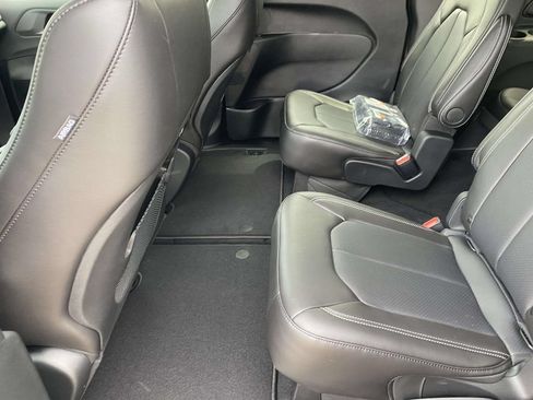 New 2026 Chrysler Pacifica Select FWD image 41