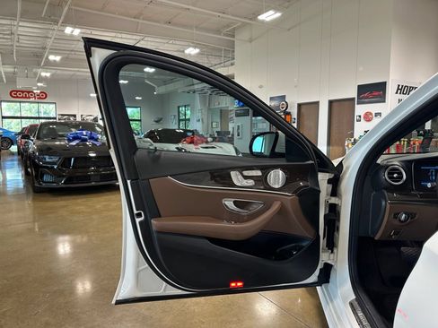 Used 2019 Mercedes-Benz E 300 image 9