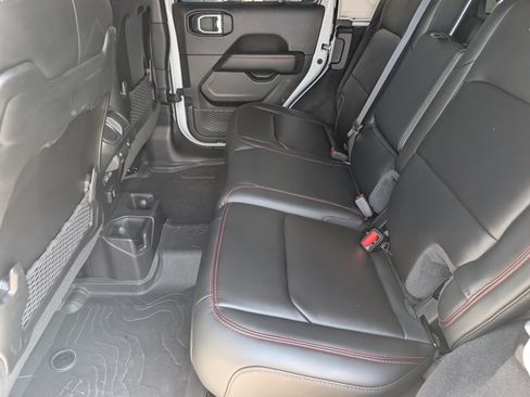 Used 2024 Jeep Wrangler Unlimited Rubicon w/ Technology Group AWD/4WD image 11