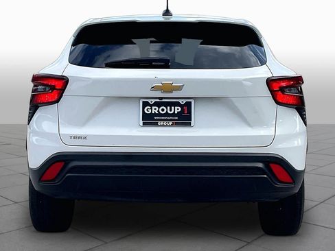 Used 2024 Chevrolet Trax LS w/ LS Convenience Package FWD image 5