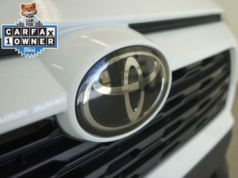 Used 2021 Toyota RAV4 LE image 17