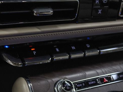 Used 2023 Lincoln Aviator Reserve w/ Equipment Group 201A image 14