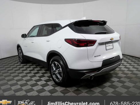Used 2025 Chevrolet Blazer LT image 3