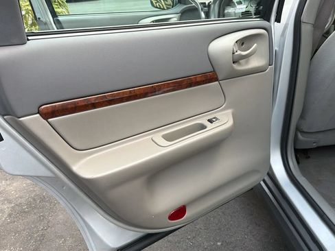 Used 2004 Chevrolet Impala w/ Preferred Equipment Group FWD image 10