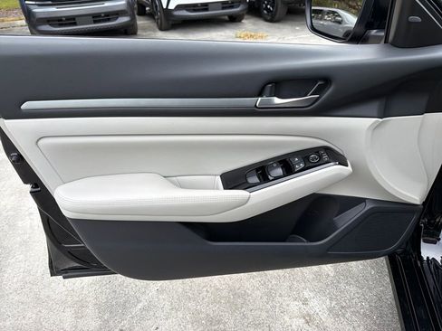 Used 2023 Nissan Altima 2.5 SV image 17