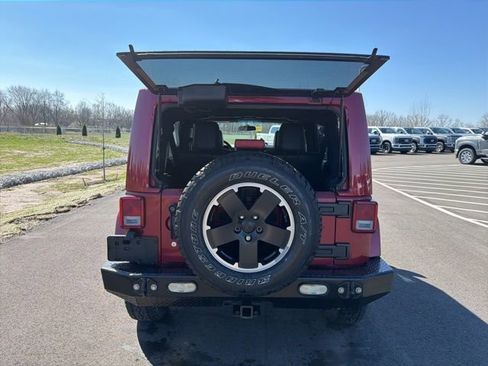 Used 2012 Jeep Wrangler Unlimited Sahara image 11