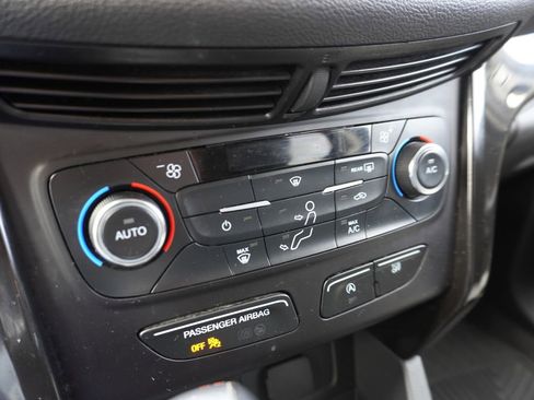 Used 2017 Ford Escape SE w/ Equipment Group 201A image 17