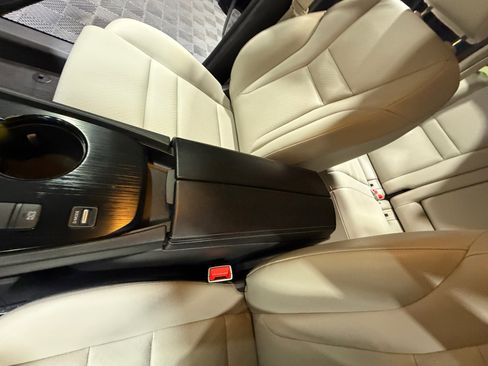 Used 2025 Nissan Rogue SV w/ SV Premium Package image 15