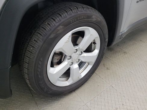Used 2018 Jeep Compass Latitude FWD image 31