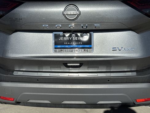 Used 2022 Nissan Rogue SV image 13