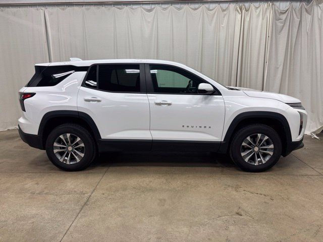 Used 2026 Chevrolet Equinox LT AWD/4WD image 2