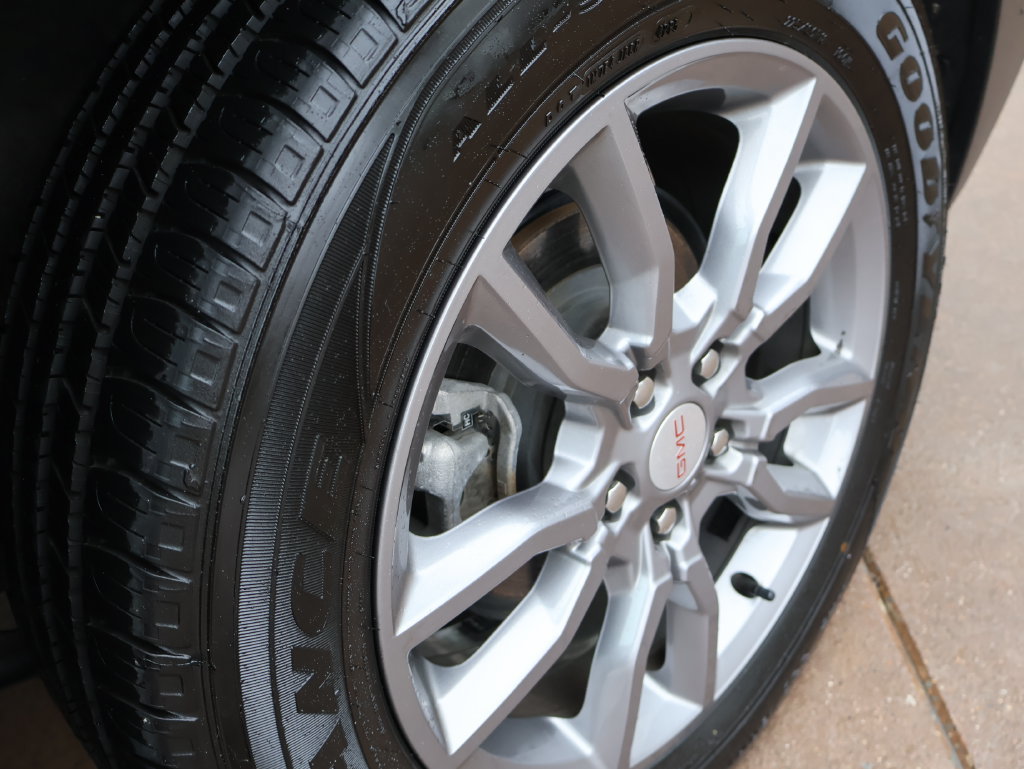 Certified 2024 GMC Terrain SLT FWD image 31